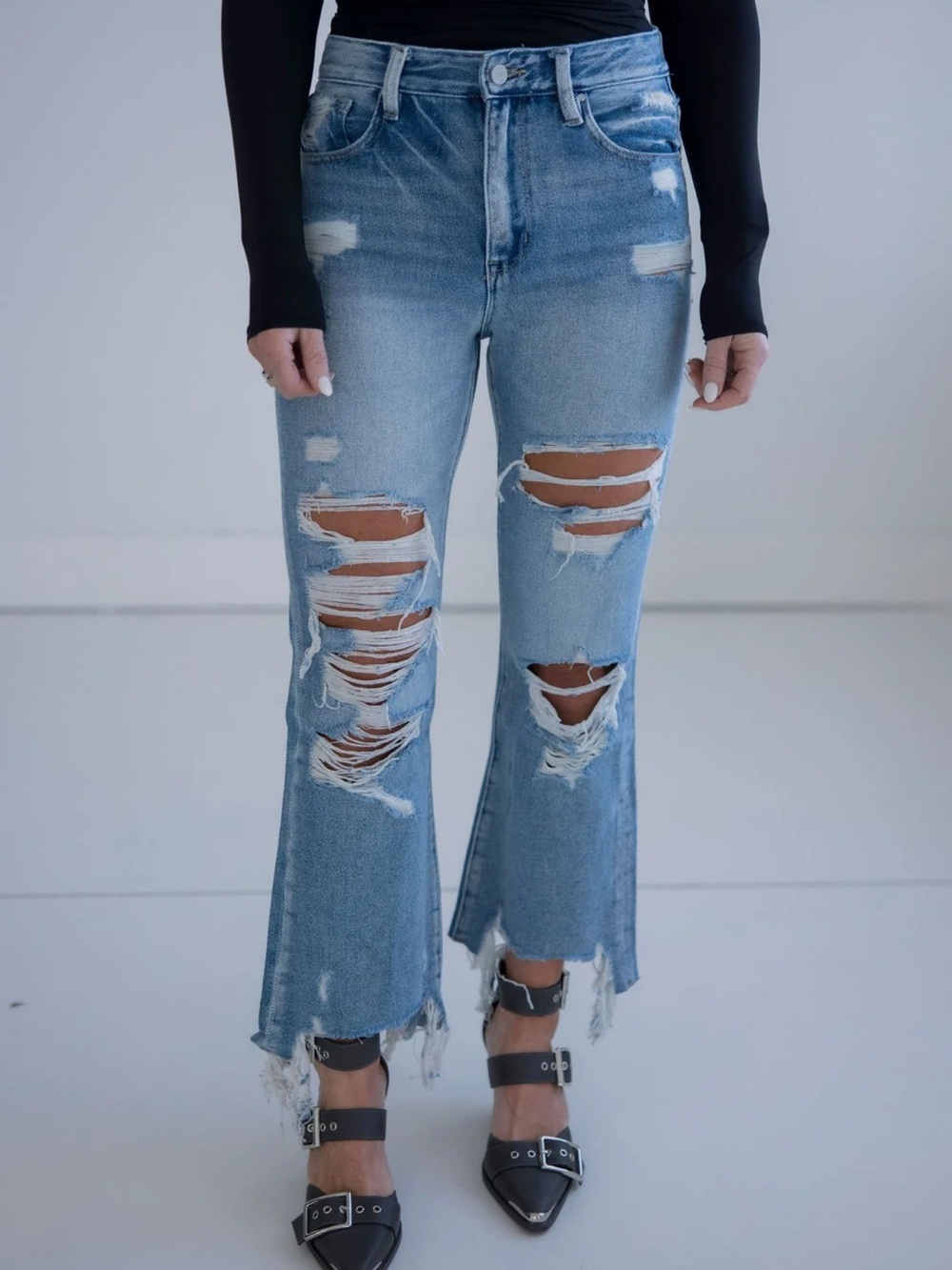 Petra Cropped Jeans size 11/29 Medium Blue Wash Distressed High Rise NWT